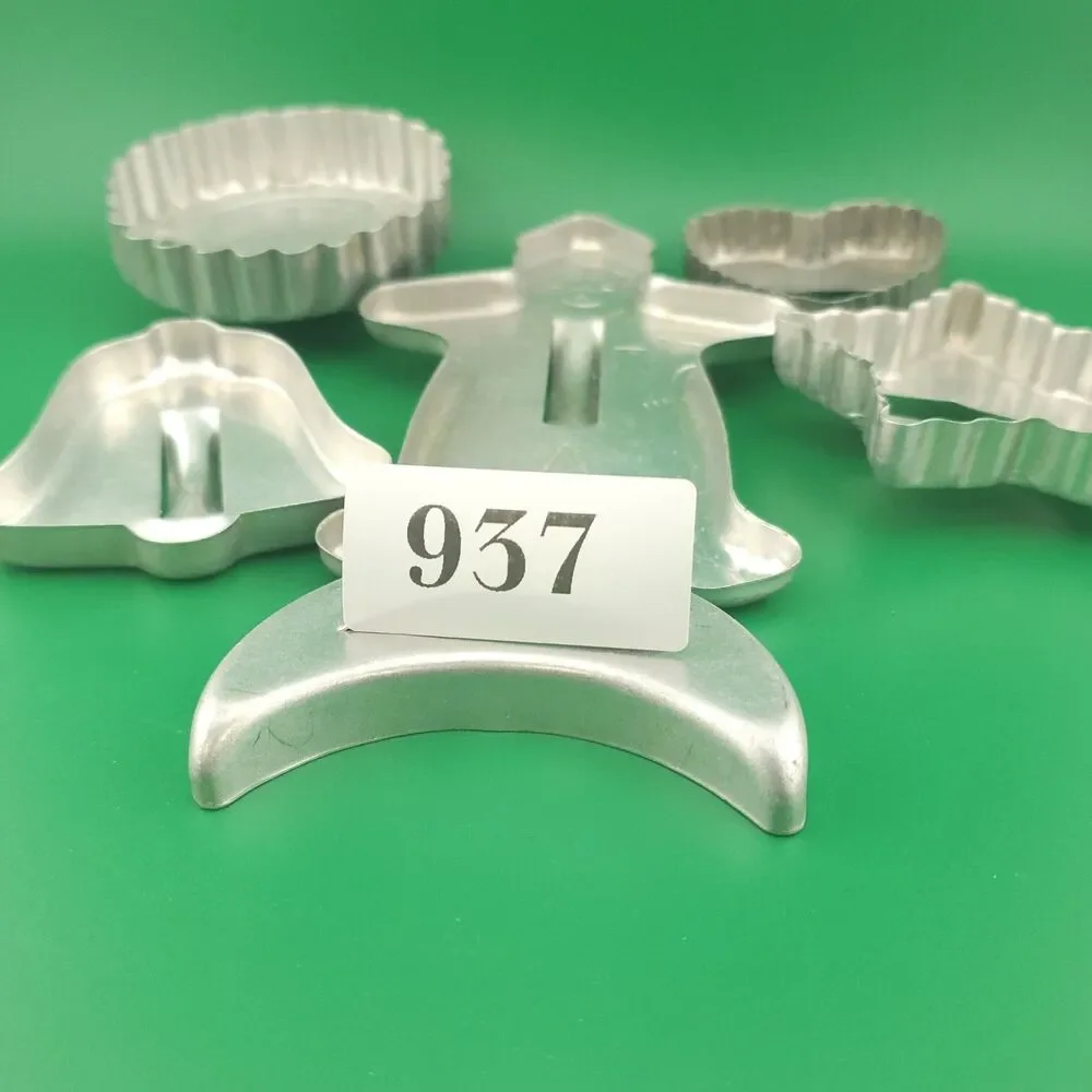 Vintage Aluminum Christmas Cookie Cutters (6) Great Condition Old Time Christmas